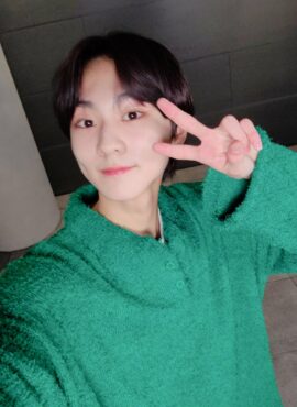 Green Button-Up Wooly Sweater | Jungwon - Enhypen