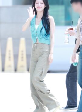 Beige Square Pocket Cargo Pants | Miyeon - (G)I-DLE