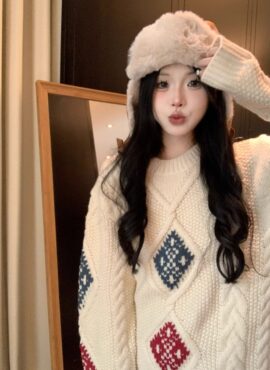 White Winter Holiday Knitted Sweater | Karina - Aespa