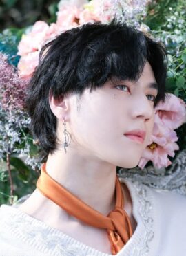 Silver Crescent Moon Chain Earring | Yugyeom - GOT7